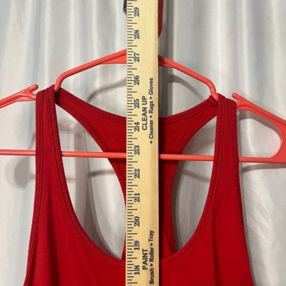 Under Armour Women’s Medium HeatGear Red Tank Top – Athletic Performance - Picture 3 of 6